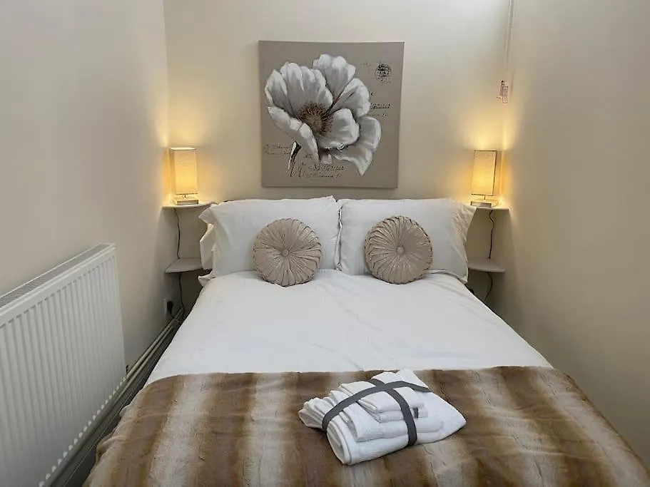 Apartment Dorset Villa Flat 2 At Pittville Lawn GLOUCESTERSHIRE United Kingdom